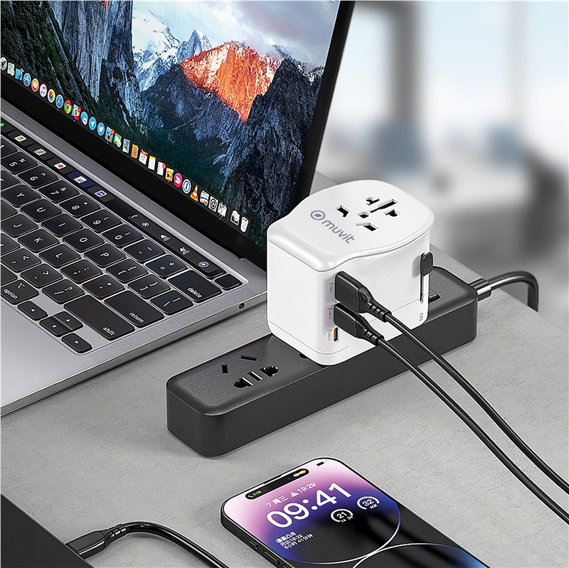 muvit for change adaptador Universal de viaje 2 USB-C PD45W + 1 USB-A blanco